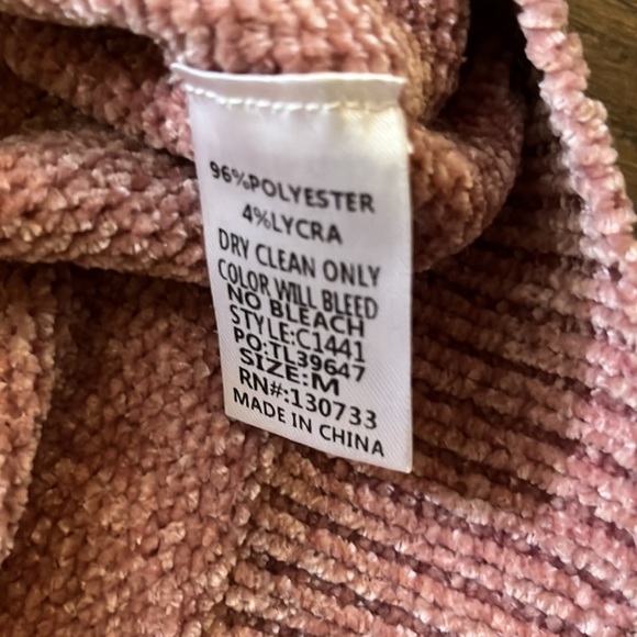 Umgee asymmetrical neckline blush sweater size medium - Picture 5 of 5